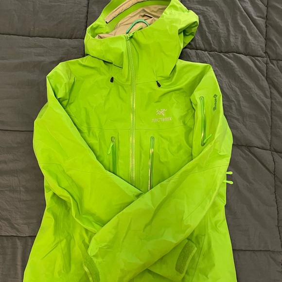 Arc’teryx Alpha SV size medium - Picture 5 of 5